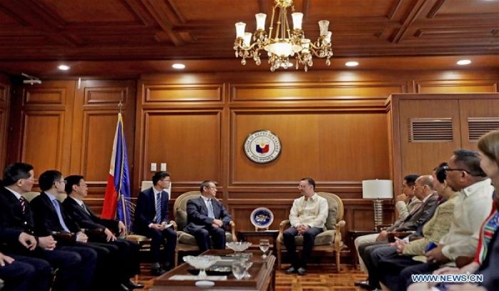 Zheng Jianbang, vice chairman of the Chinese People&#039;s Political Consultative Conference (CPPCC) National Committee, holds talks with Speaker of the House of Representatives of the Philippines Alan Peter Cayetano in Manila, the Philippines, Aug. 27, 2019. A delegation of the CPPCC National Committee led by Zheng paid a visit to the Philippines at the invitation of the House of Representatives of the Philippines