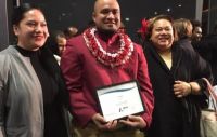 &#039;Oku &#039;asi he taa ni mei hema &#039;a e tuofefine &#039;o &#039;Oini Saafi ko Siofau Saafi,  &#039;Oini Saafi mo e tehina &#039;o e fa&#039;e &#039;a &#039;Oini Saafi ko Fehi Langalanga Vikilani. Faitaa &#039;a e Kaniva Tonga