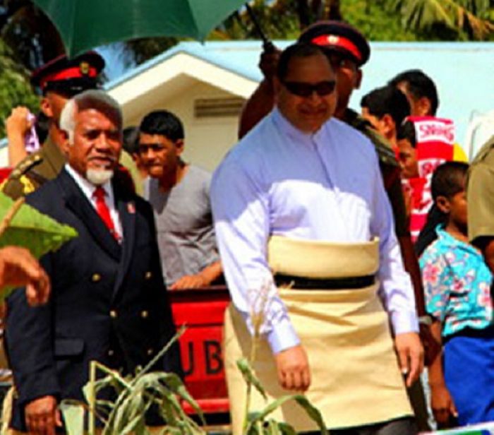 Ko &#039;Ene &#039;Afio Tupou VI. &#039;Oku ha he &#039;imisi ni mo e Minisita Ngoue Semisi Fakahau