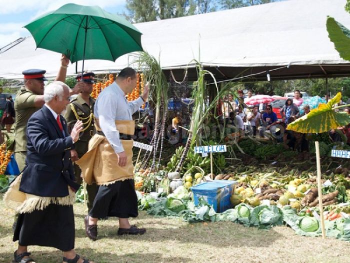 Tama Tu&#039;i Tupou VI &amp; Minisitā Ngoue &#039;i he Faka&#039;ali&#039;ali Ngoue &#039;a Ha&#039;apai