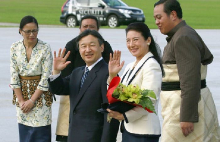 Crown Prince &amp; Princess of Japan arrive in the Kingdom of Tonga and recieved by Crown Prince &#039;Ulukalala 