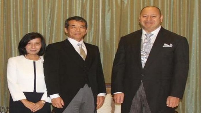Madam MUNENAGA Yoshiko, His Excellency Mr. MUNENAGA Kensaku and His Majesty King Tupou VI
