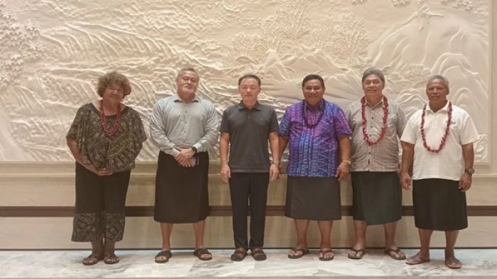 Ambassador of China to Samoa Fei Mingxing with Safata district matai representatives 