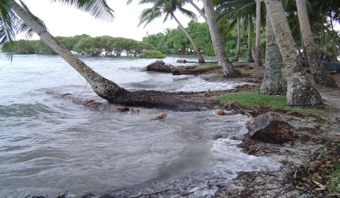 High tide at Nukutoa island, Takuu Atoll, Papua New Guinea.