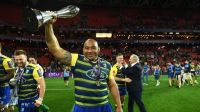 Taufa&#039;ao Filise holds the Challenge Cup aloft after his final appearance for Cardiff Blues