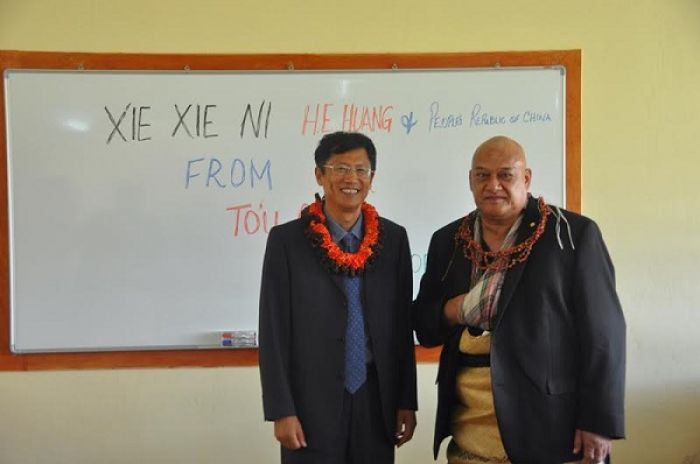 Ambassador of Peoples Republic of China Huanga Huanga with Lord Ma&#039;afu