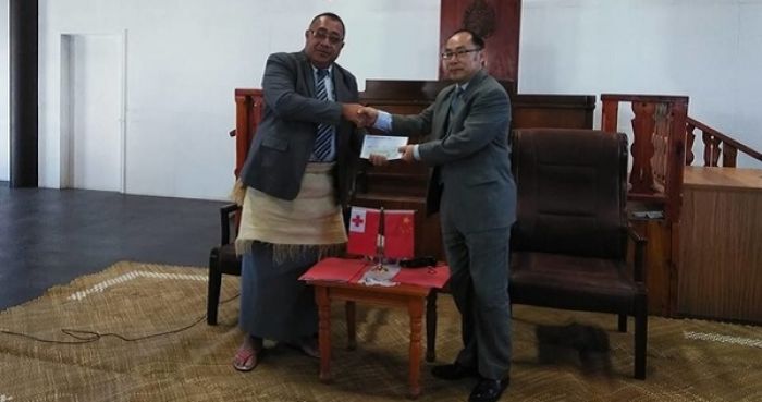 Cheque Presentation from Chinese Ambassador H.E Wang Baodong to Acting Speaker of Parliament Lord Tu&#039;ilakepa