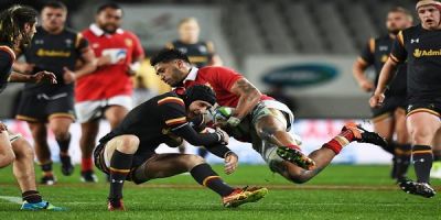 Haafe &#039;a Tonga Sonatane Takulua &#039;i he taha &#039;o &#039;ene ngaahi lele