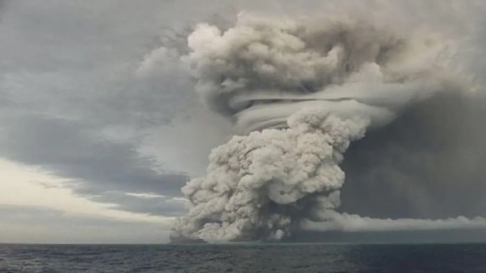 Scientists return from visit to Tongan super volcano