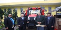 Hon. Pohiva Tu&#039;i&#039;onetoa, Mr Yuang Xiaotang, Deputy Mayor of the city of Dongguan, Acting Prime Minister Hon. Sovaleni, PRC Ambassador to Tonga H.E. Mr. Huang Huaguang. Hon. Semisi Fakahau on the background with tractor gifted to Tonga High School