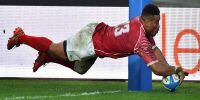 Kapiteni &#039;a Tonga Siale Piutau &#039;i he&#039;ene fakahoko &#039;a e tata&#039;o he tuliki fuka.