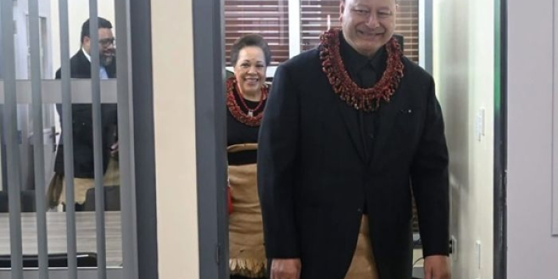 Huufi Tama Tu'i Tupou VI Senita Fakatokanga...